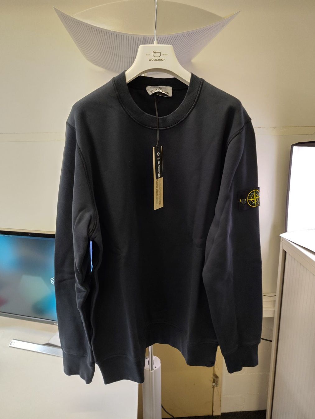 Stone Island Pullover & Sweatshirts: Stone Island - Pullover schwarz Gr. L – Neu und originalverpackt aus Dällikon von Retouren_Resale