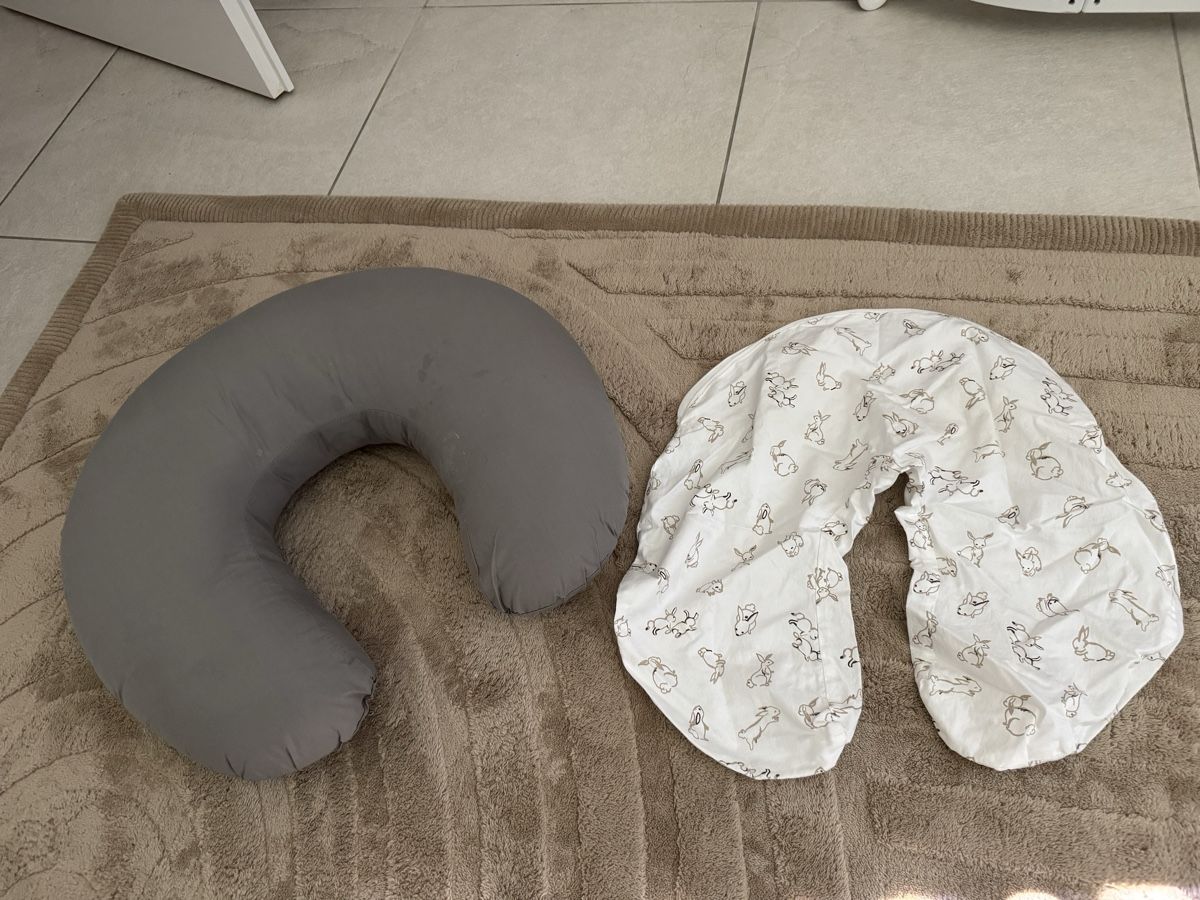 Ikea Coussins: Ikea Nursing Pillow  – D'occasion à Altendorf par joc_yy6d