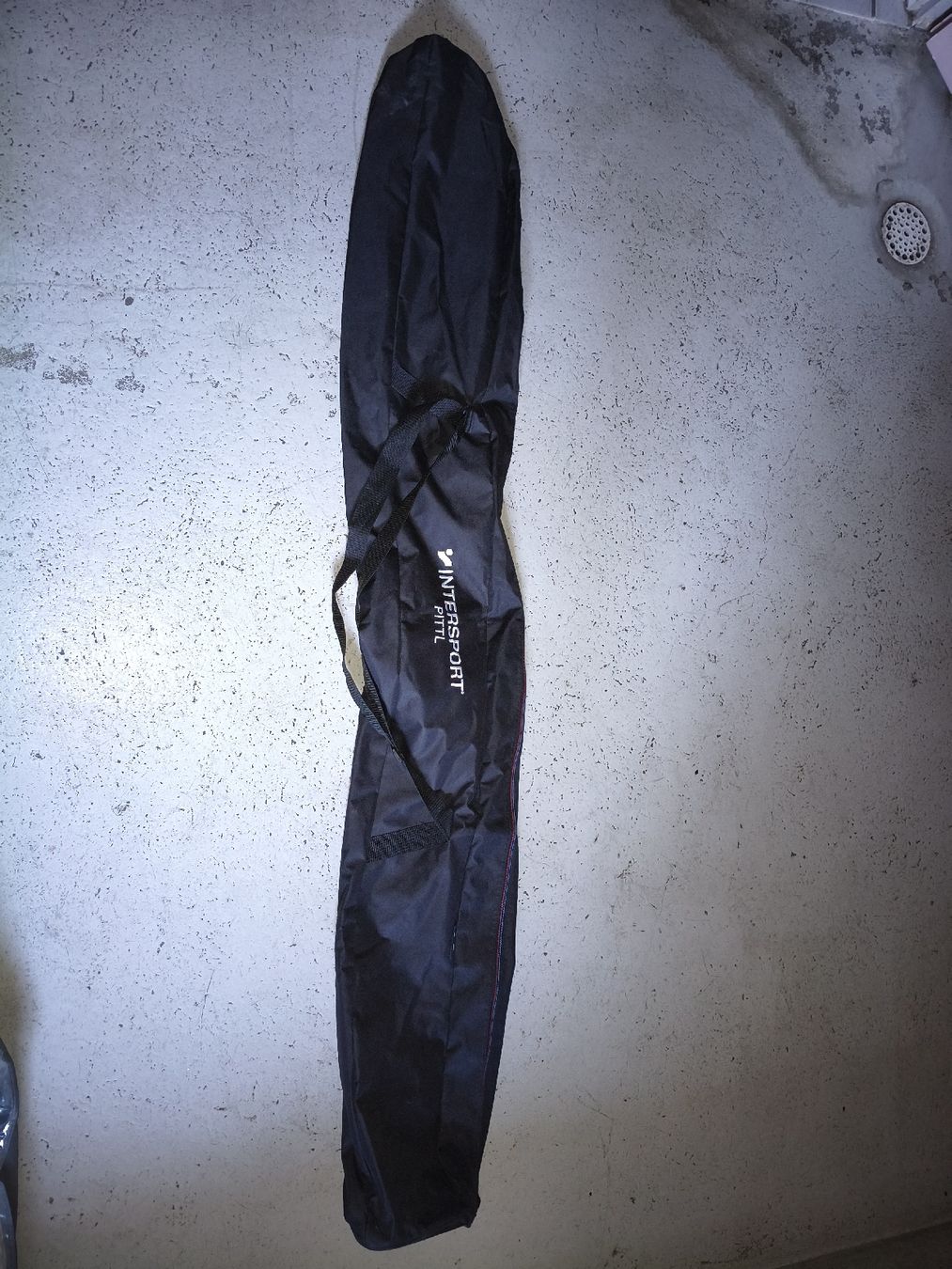Sacs: Skibag black Intersport good condition - Sack für Ski – D'occasion à Zürich par TrainLine