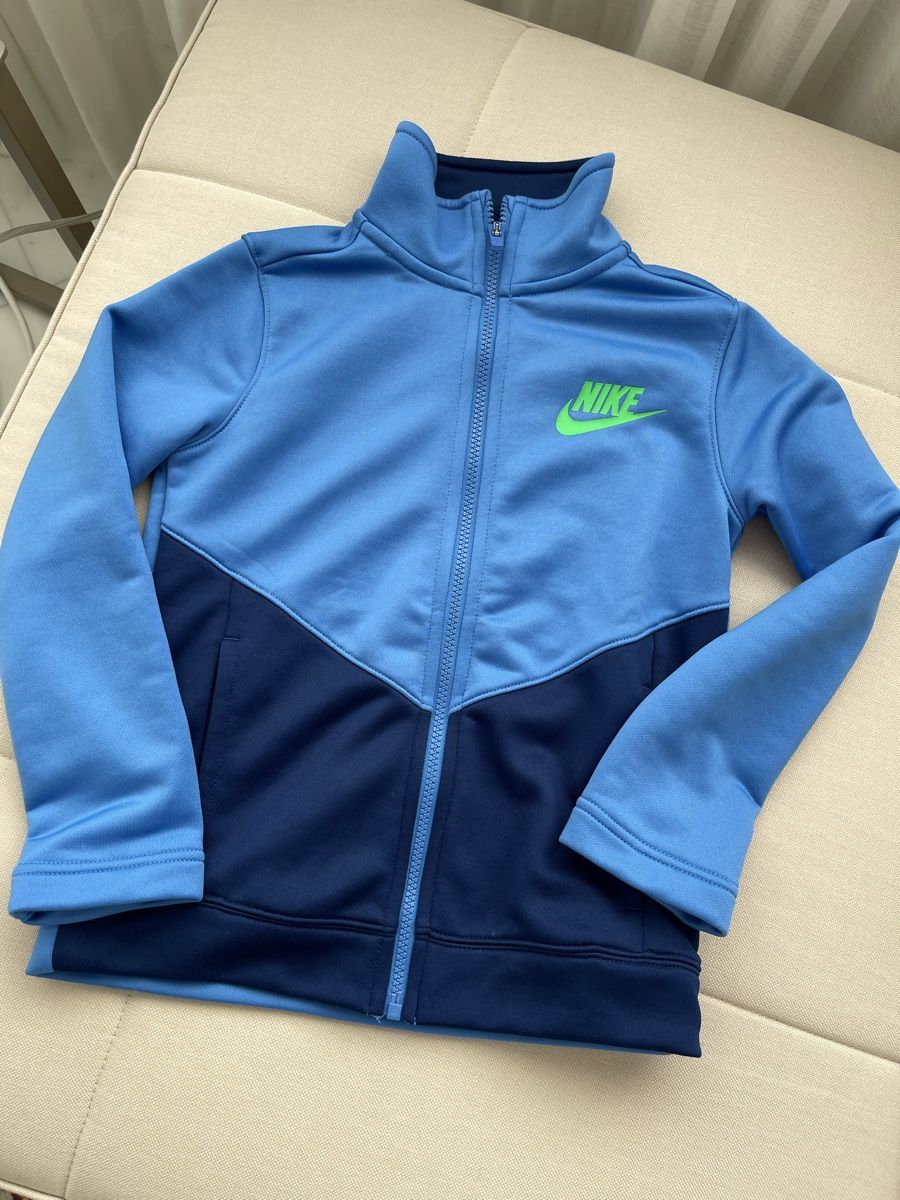 Nike Giacche & Cappotti: Nike Kids leichte Jacke Gr. 122-128 – Usato da Wichtrach venduto da Adriana222