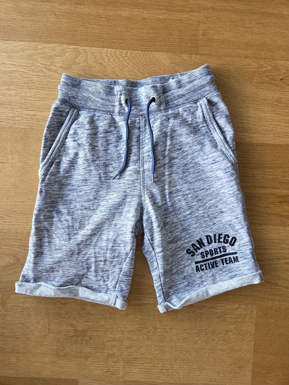 H&M Pantalons: Shorts Gr. 134 Junge Sport Team – D'occasion à Villars-sur-Glâne par richardette