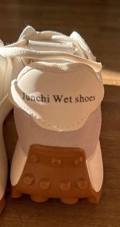 Scarpe da donna: Sneakers – Usato da Buchrain venduto da Lama6 3