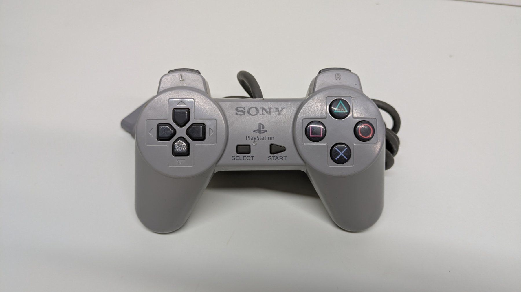 Sony Console: Gepflegte PlayStation 1 mit 2 Controller und 5 Games – Usato da Menziken venduto da mame18 2
