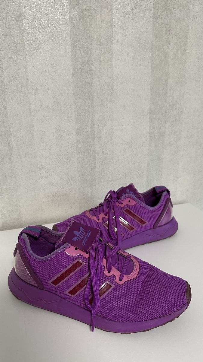 Sticker: Sneakers Adidas – Usato da Viganello venduto da macrilove 1