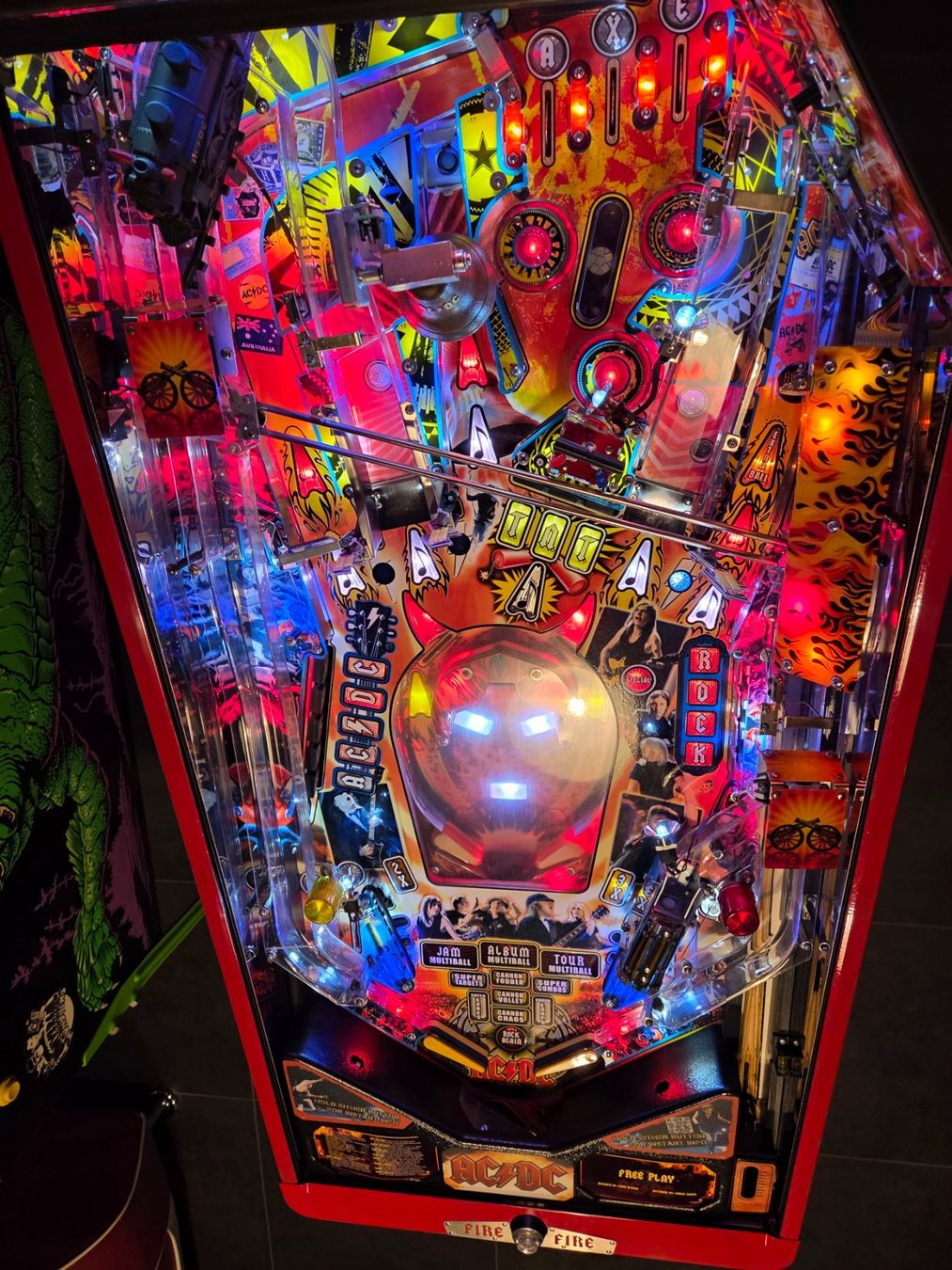 Stern Pinball Flipper: AC/DC Premium Stern Flipperkasten – Usato da Ebnat-Kappel venduto da sim_7gzy 1