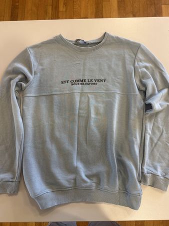 Sweatshirt bleu clair avec citation - Taille M - État OK