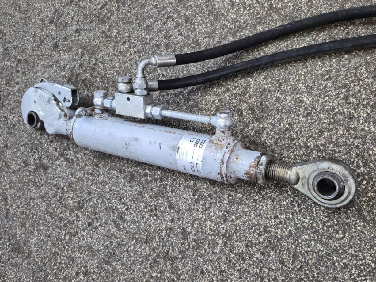 Sonstiges Fahrzeugzubehör: Hydraulische Oberlenker Kat 2 – Gebraucht aus Niederwil AG von Maeder_AG 8
