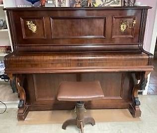Strumenti musicali: Ancien piano droit Erard – Usato da Vuarmarens venduto da Leonchuv
