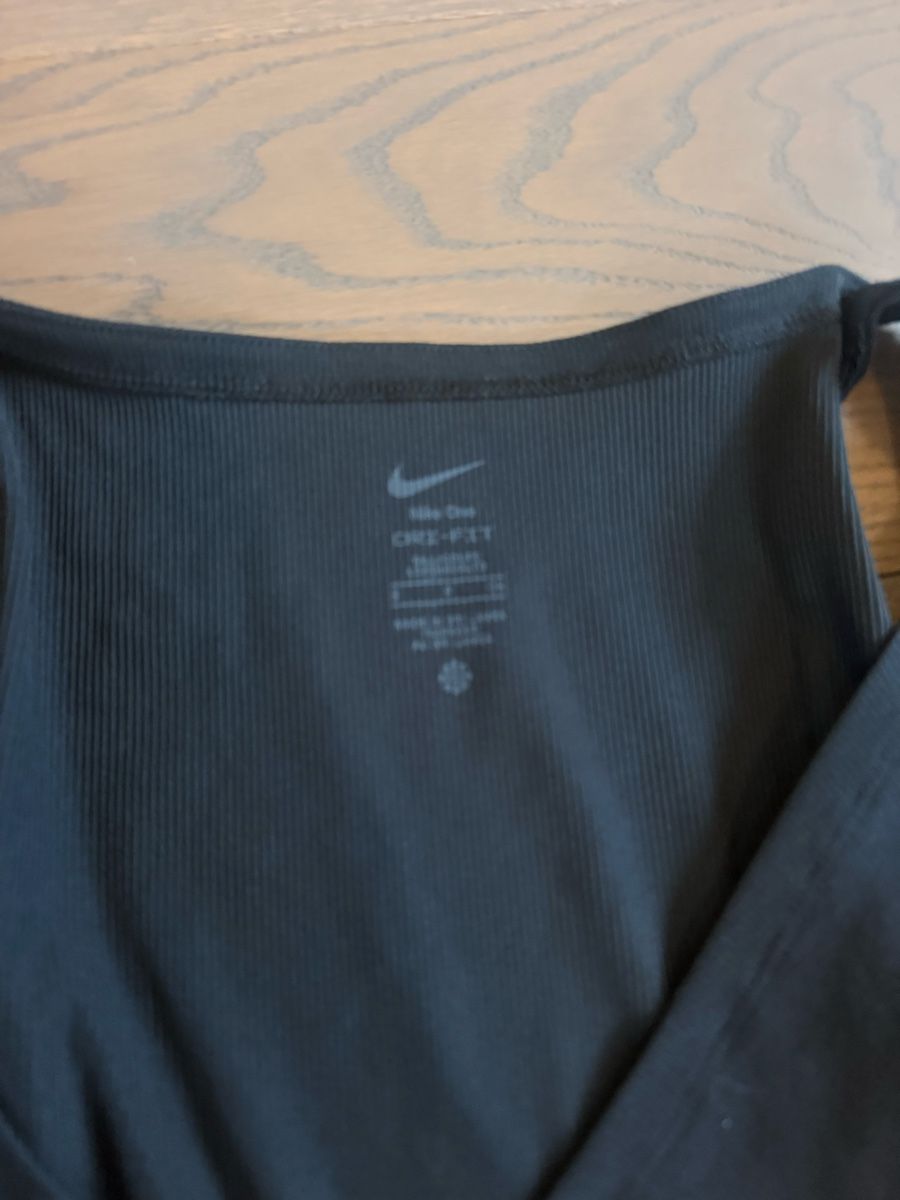 Nike Top: Nike top – Usato da Zürich venduto da Bellinka23 1