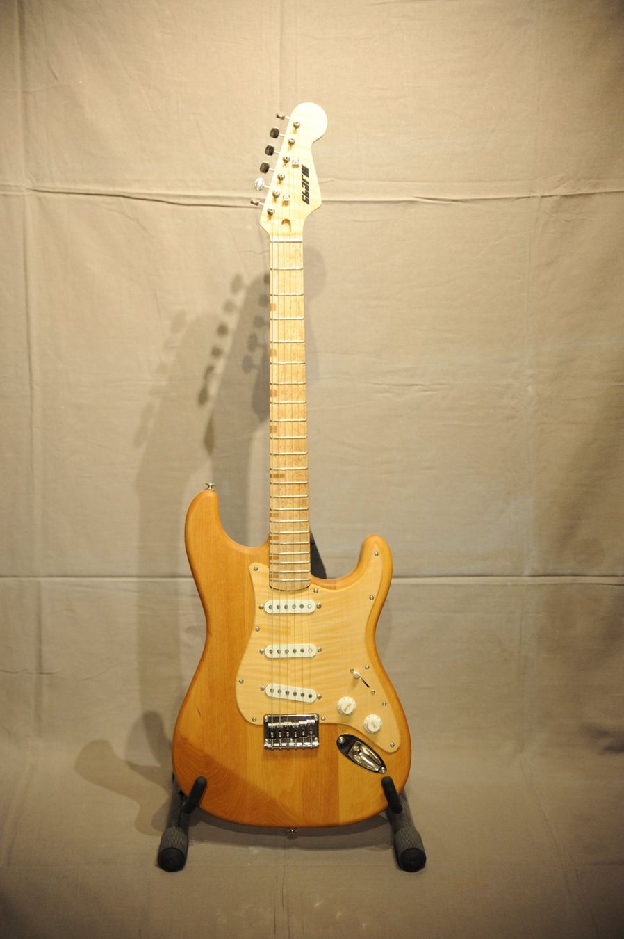 Musikinstrumente: Handgemachte ST-Style Gitarre – Gebraucht aus Utzenstorf von stoeffu77