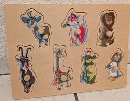 Holzpuzzle mit Tierfiguren und Holzknöpfen neuwertig