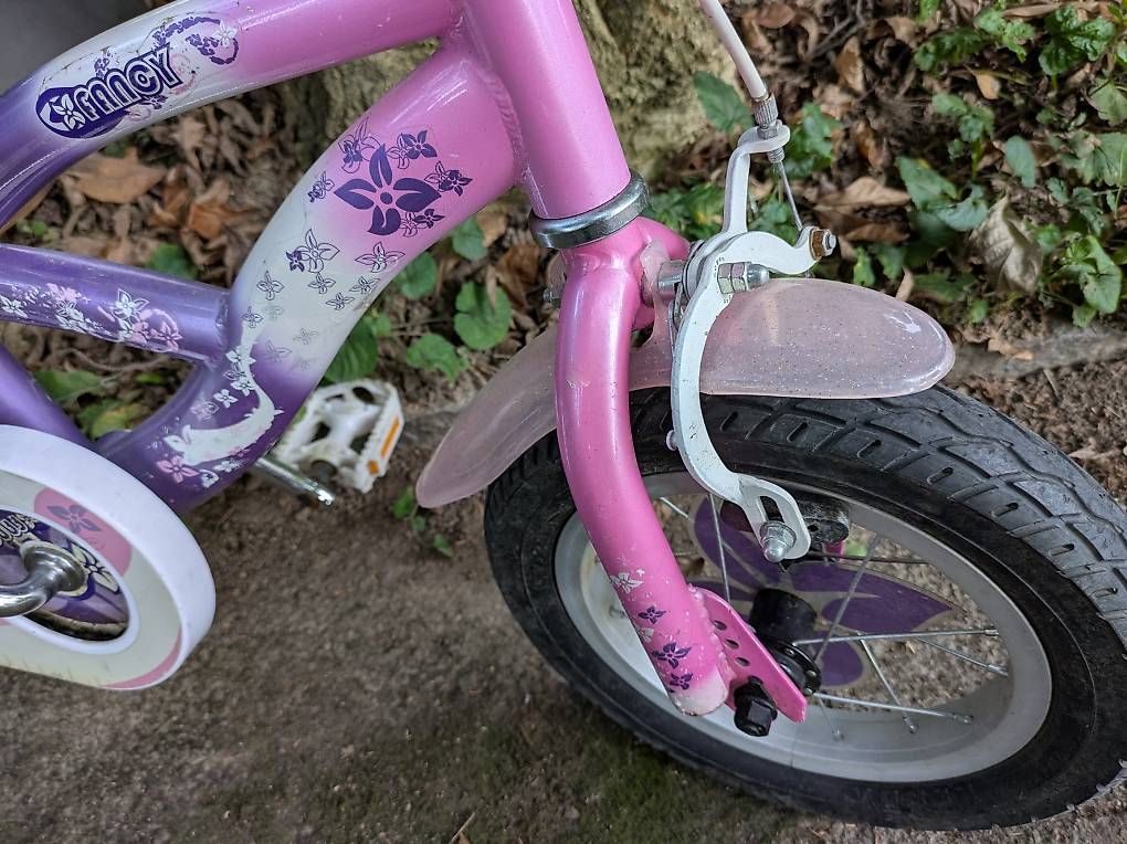 Tutti i DVDs: Kleines Kinder Mädchen Velo – Usato da Binningen venduto da Smile-46 1