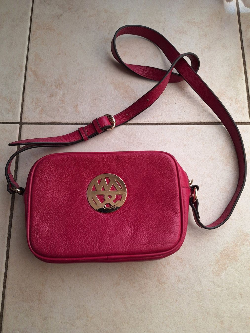 Borse da donna: Sac en cuir rose framboise – Usato da St-Triphon venduto da Jldr0 6