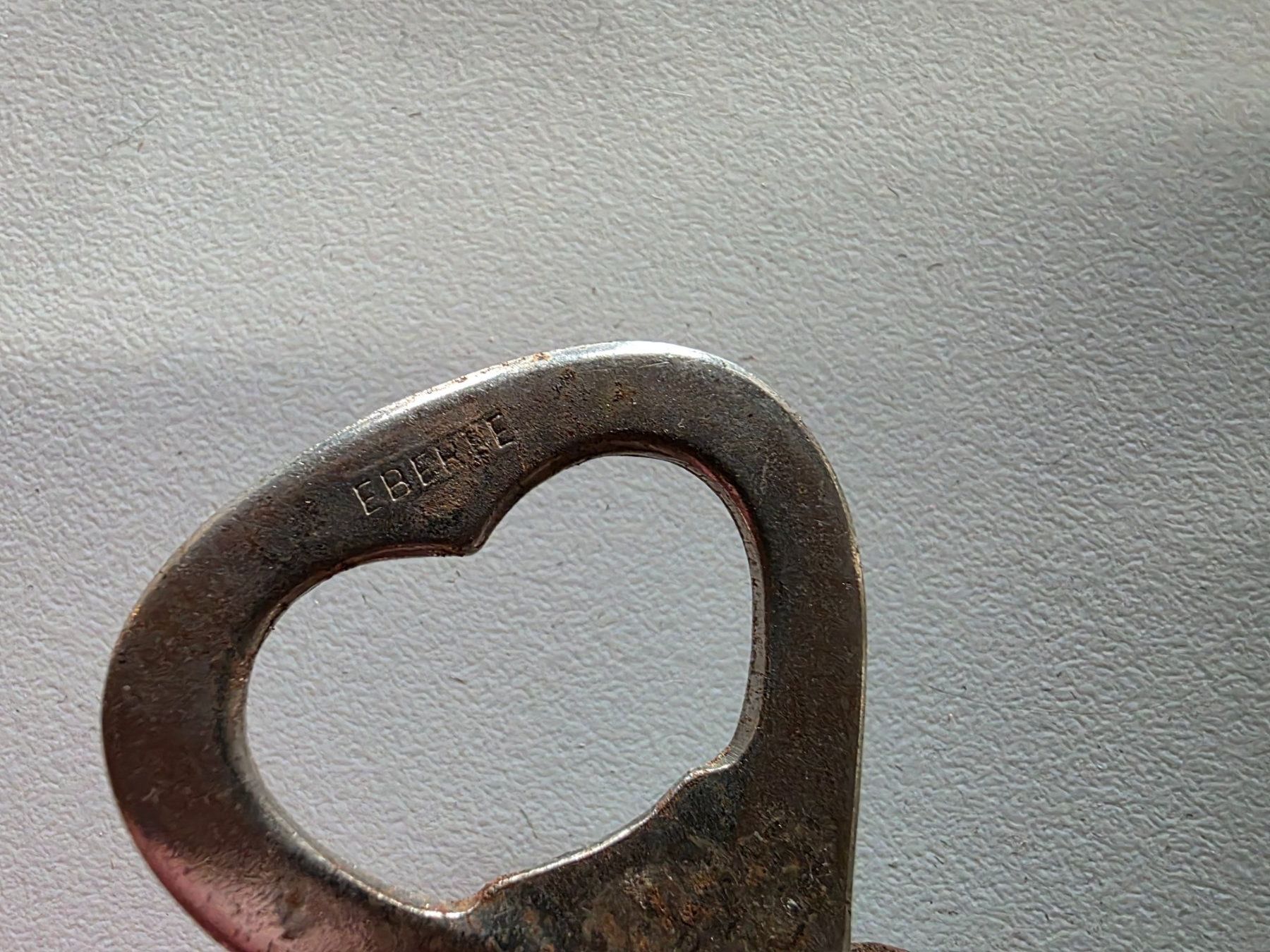 Flaschenöffner & -verschlüsse: antiker Flaschenöffner Holz Fuss 16 cm Eberle – Gebraucht aus Walterswil BE von Lonitti 4