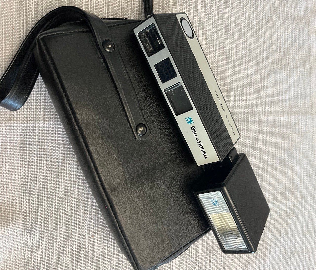 Fotocamera: Bell & Howell Picture Master 110 Pocket caméra avec flash – Usato da Petit-Lancy venduto da DonJen 7