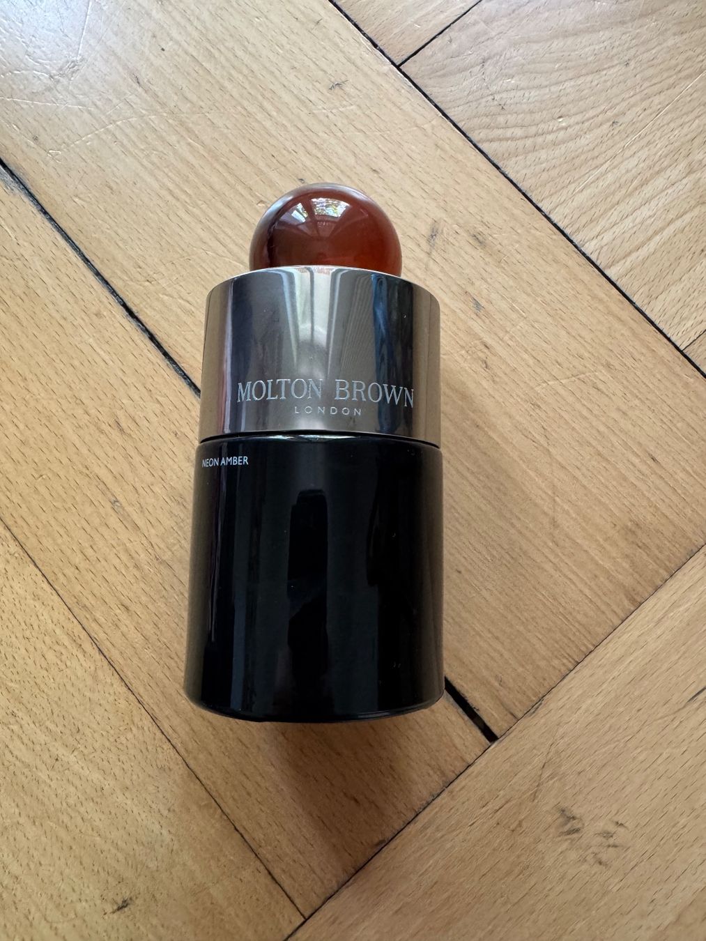Profumi & Eau de Toilette: Parfüm Molton Brown Neon Amber Eau de Parfum – Nuovo e nell'imballaggio originale da Bern venduto da LauraRebecca 1