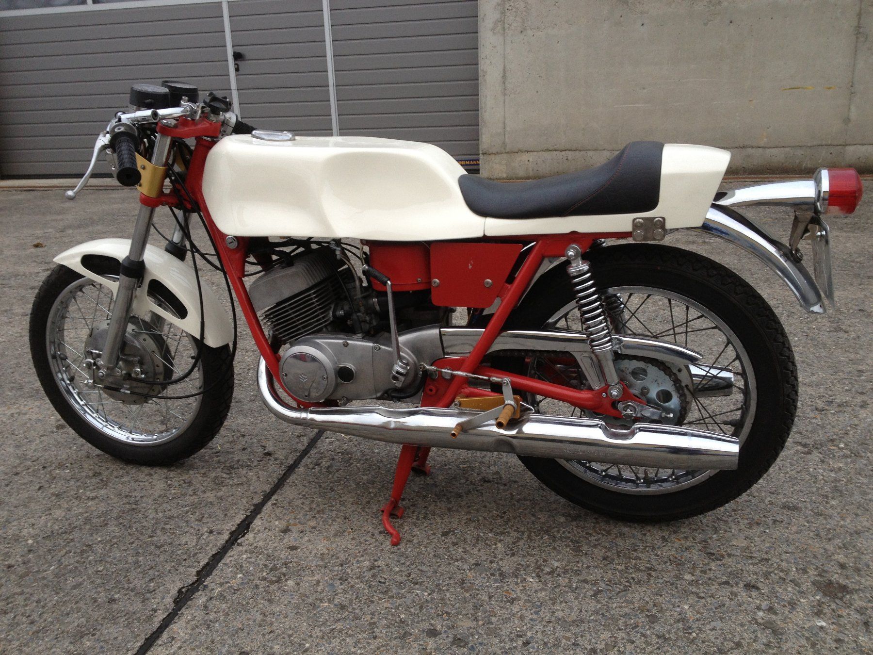 Suzuki Strada: Suzuki T-250 Cafe Racer Oldtimer – Usato da Rickenbach LU venduto da Hulibu 2