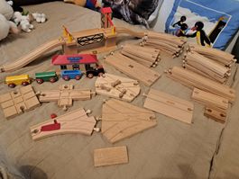 Brio Holzeisenbahn Set mit Schienen und Zubehör