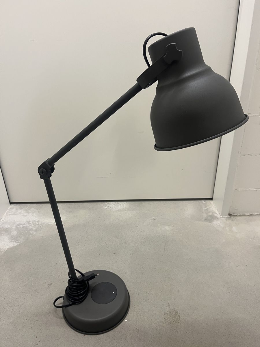 Ikea Lampade: IKEA Tischlampe Dunkelgrau, gut erhalten – Usato da Zürich venduto da cmono