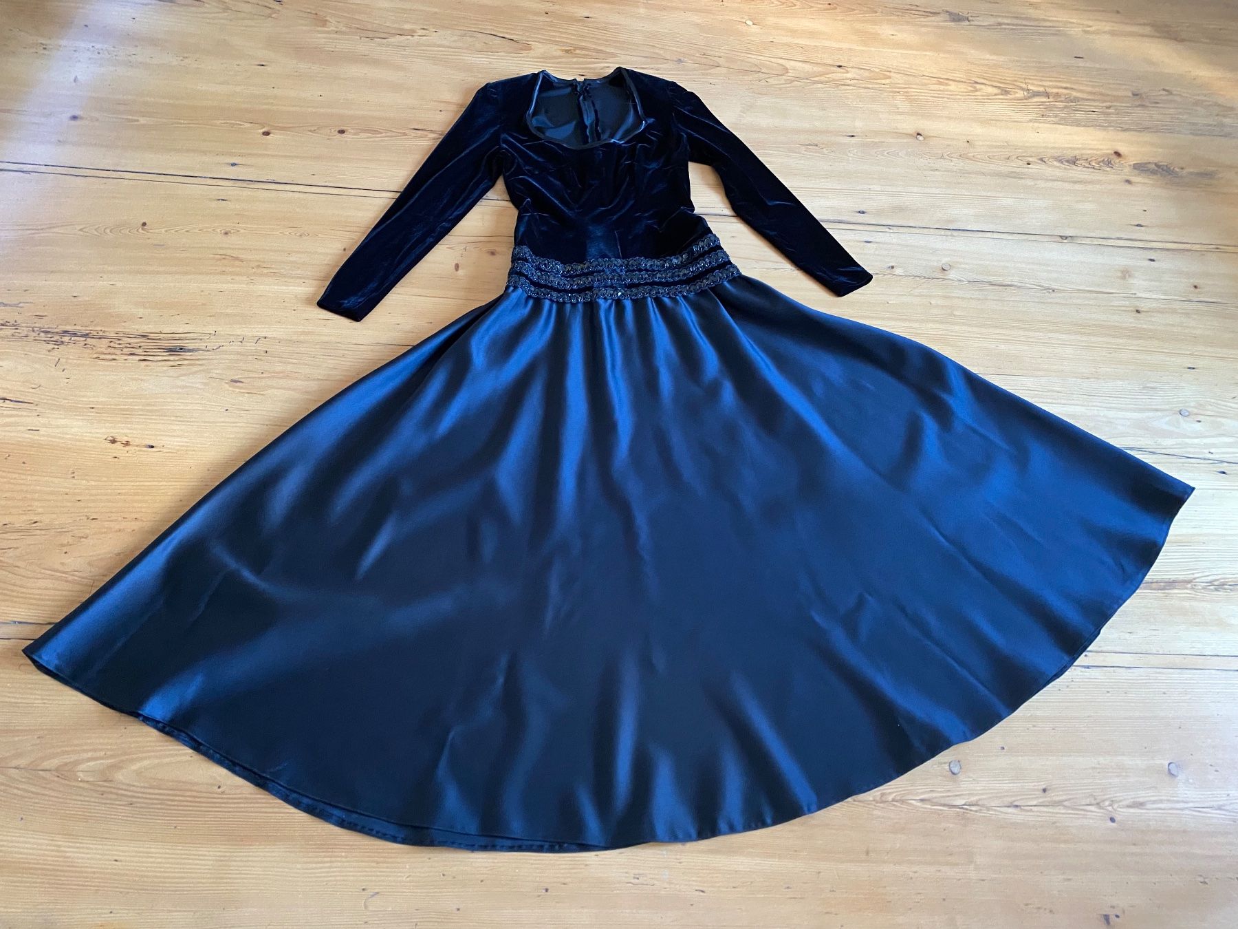 Kleider: Abendkleid, Samt/Satin, Grösse S/36, Vintage – Gebraucht aus Zürich von leo0105 1