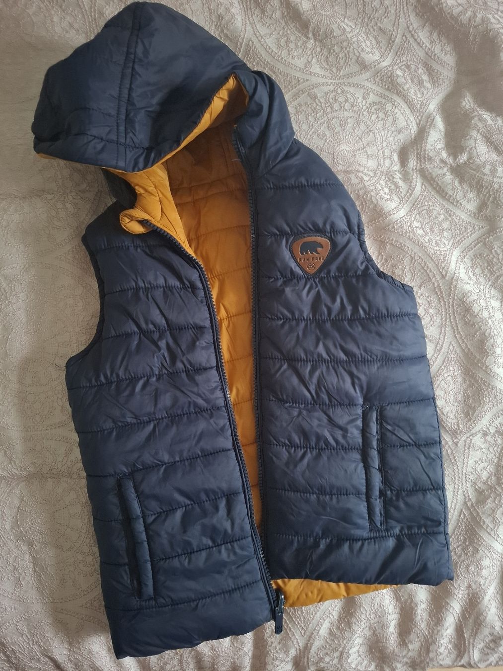 C&A Altro abbigliamento per bambino: 2seitig weste gr 110 – Usato da BALSTHAL venduto da ANNUCCIA_1 2