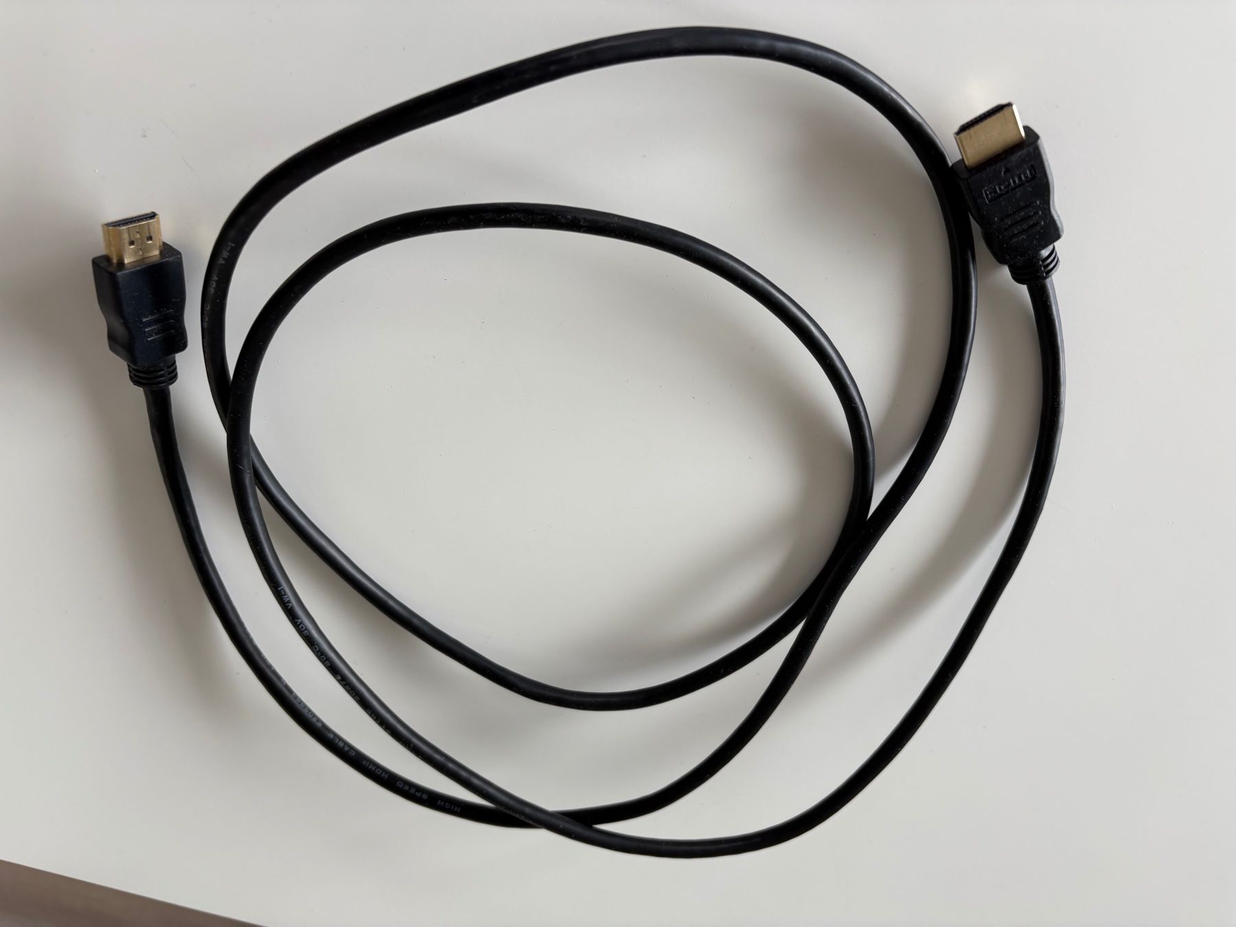 Cavi: 2 x cables HDMI – Usato da Lausanne venduto da opi_92cn