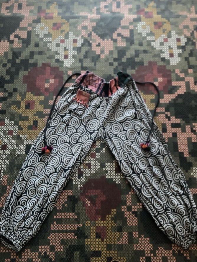 Pantaloni: Pantalon original - Taille unique (S/M) – Usato da Biel/Bienne venduto da Lianumi