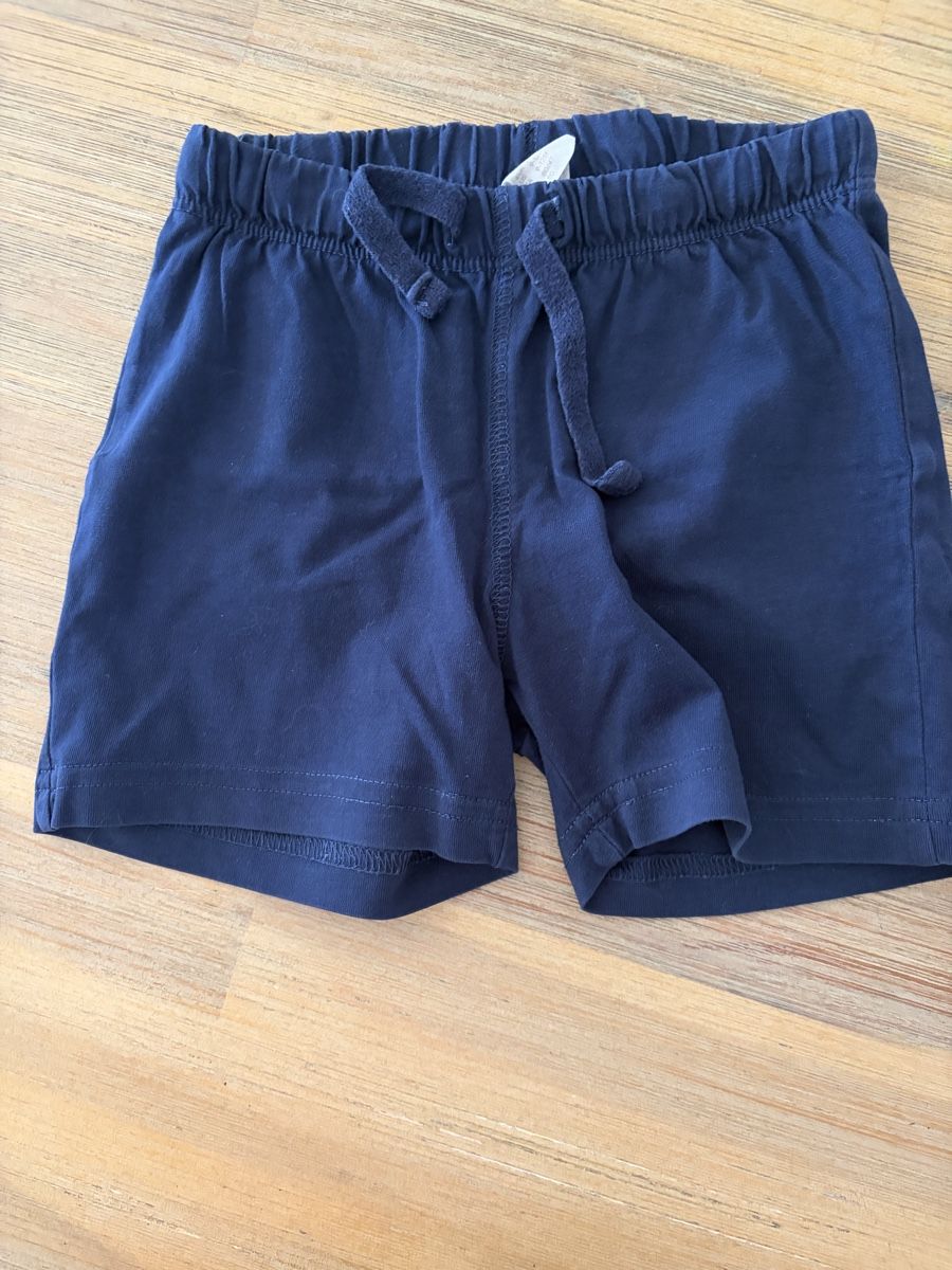 Lotti & Set di vestiti: Lot de shorts taille 80 – Usato da Sion venduto da Nelsonkatz 7