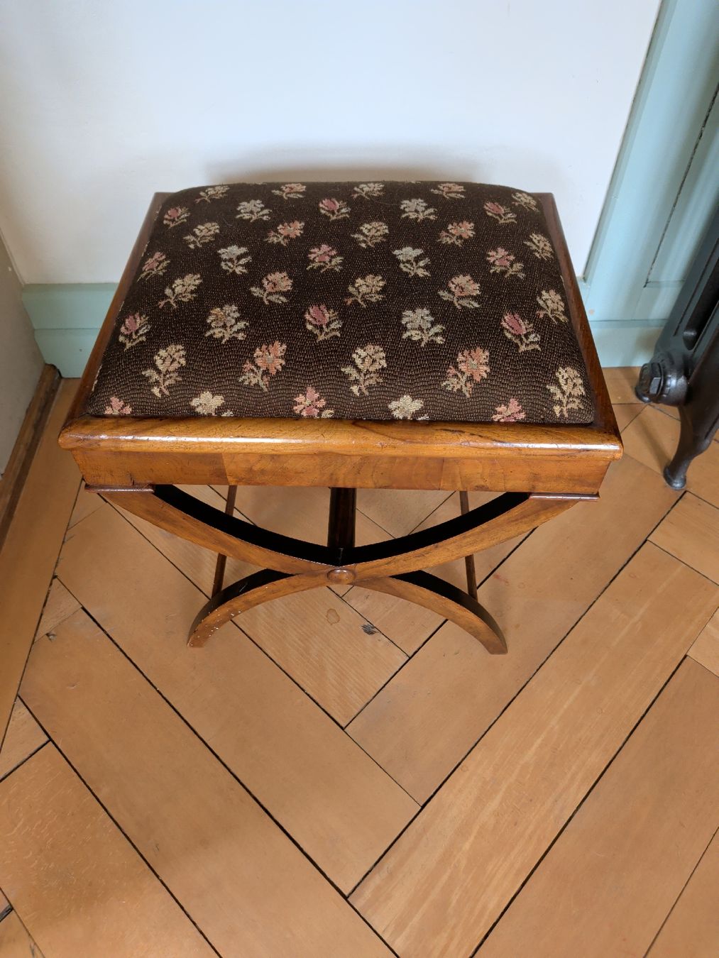 Sgabelli: Antiker Schemeli / Hocker – Usato da Dietfurt venduto da Subforce1853 1