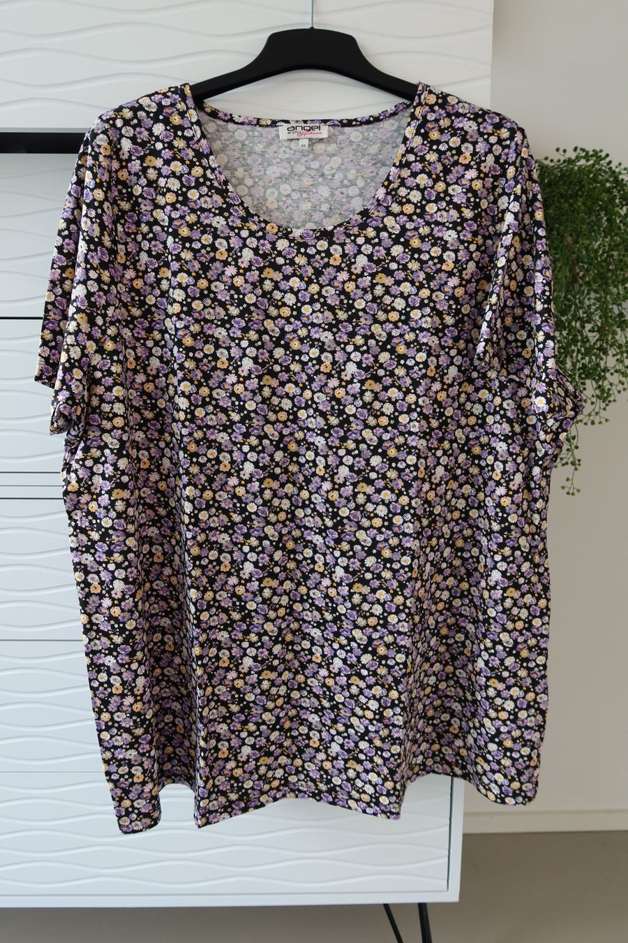 T-shirt: Damenshirt Grösse 54, 100% Baumwolle - NEU – Nuovo e nell'imballaggio originale da Zürich venduto da Piki7