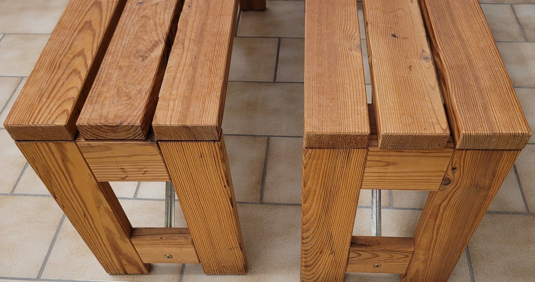Zwei gebrauchte, robuste Bänke aus Holz, klappbar (Gebraucht) in Riken AG für CHF 30 – nur Abholung auf Ricardo kaufen