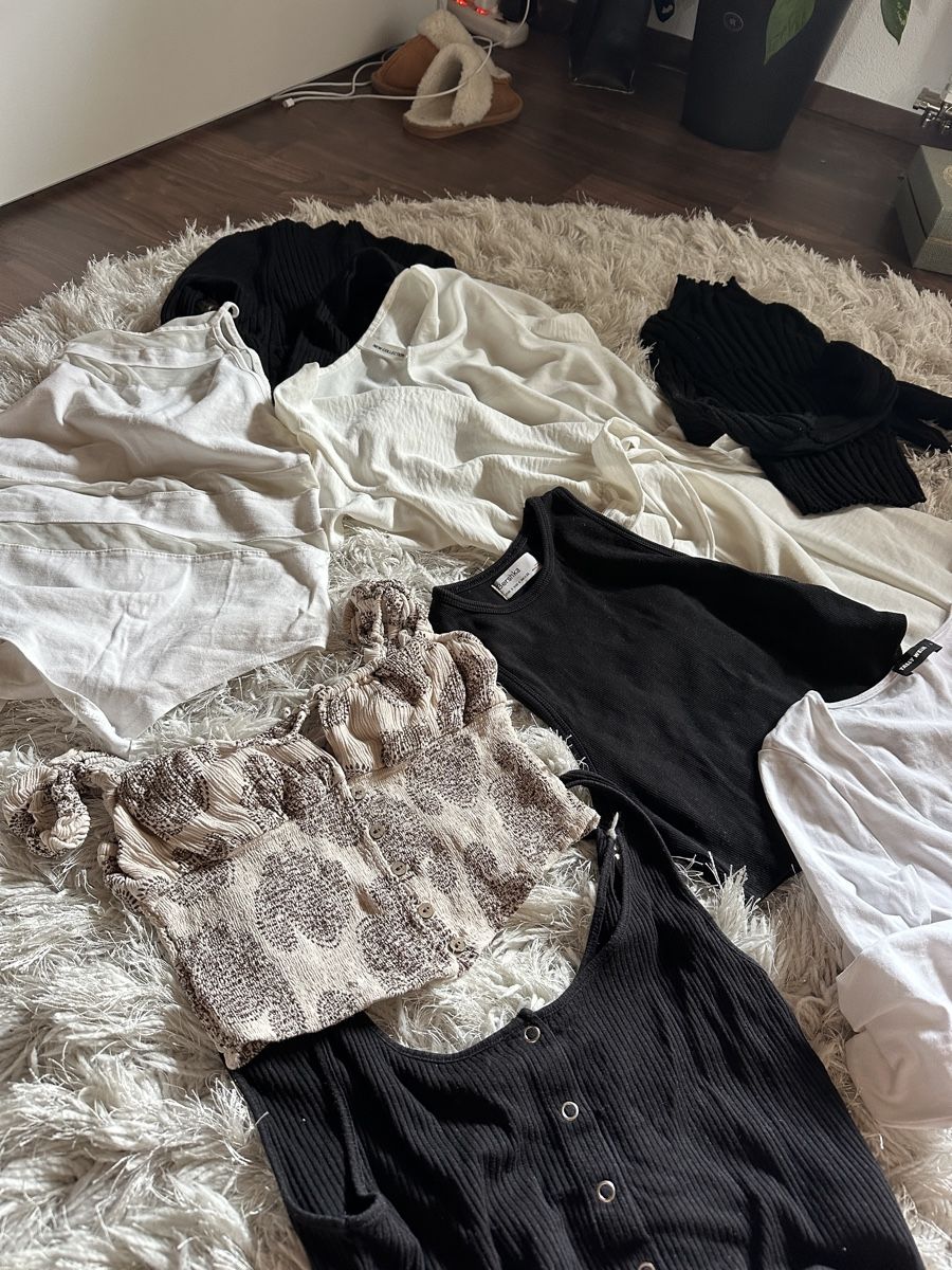 Lots de vêtements: Kleiderpaket Gr.S – D'occasion à Müstair par V.Sara 1