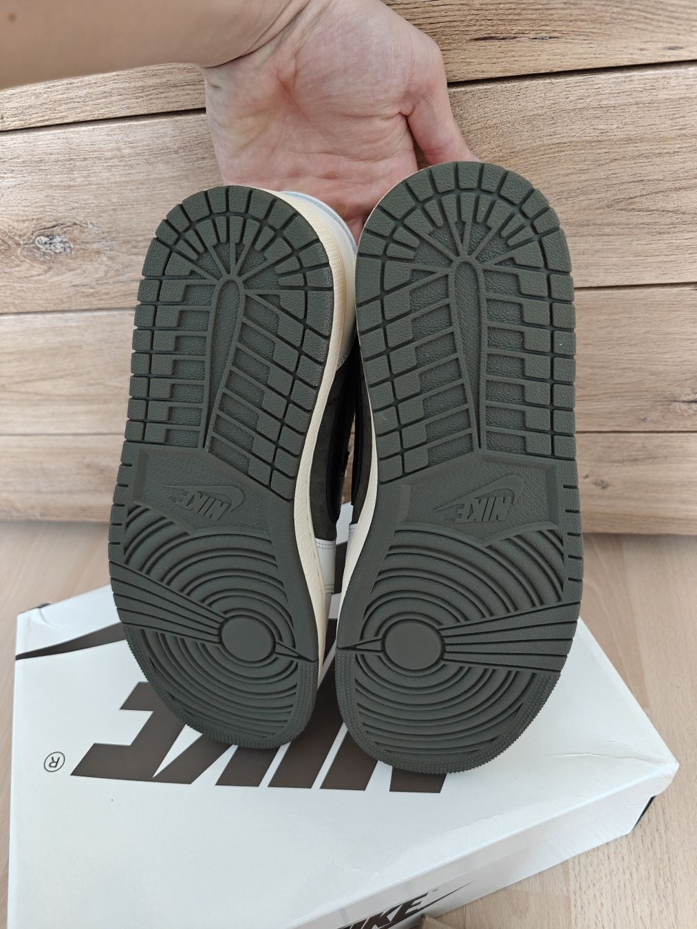 Jordan Herrenschuhe: Jordan 1 low Travis Scott Medium Olive – Neu und originalverpackt aus Zofingen von EugenSpb 4