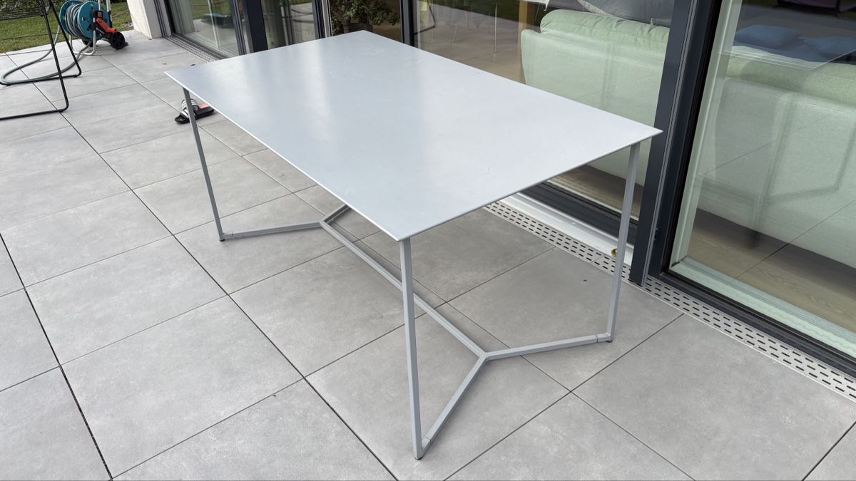 Tische: Table de jardin couleur gris clair - Etat correct – Gebraucht aus Mont-sur-Lausanne von Vinou6021 1