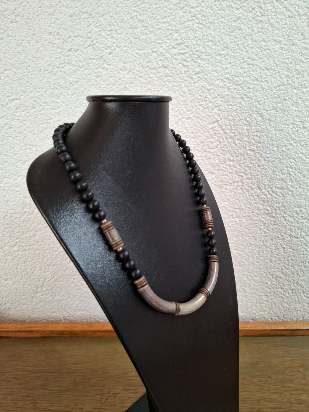 Catenine: Collier Ethnique - Perle et bois – Usato da Meinier venduto da Gattuso22