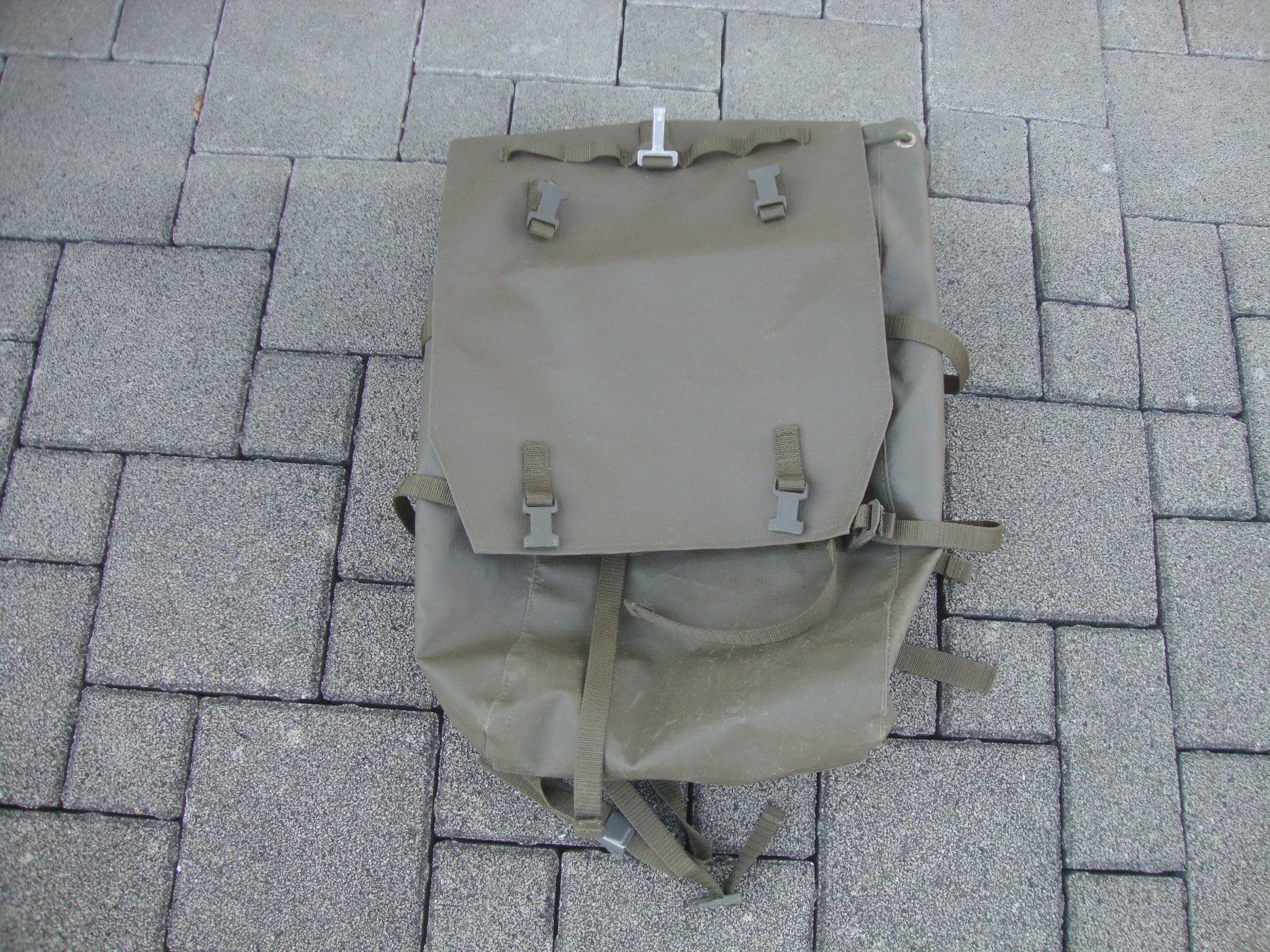 Schweizer Armee Zaini: Rucksack Kampfrucksack Karusa 90 Militär – Usato da Döttingen venduto da Kubuli1