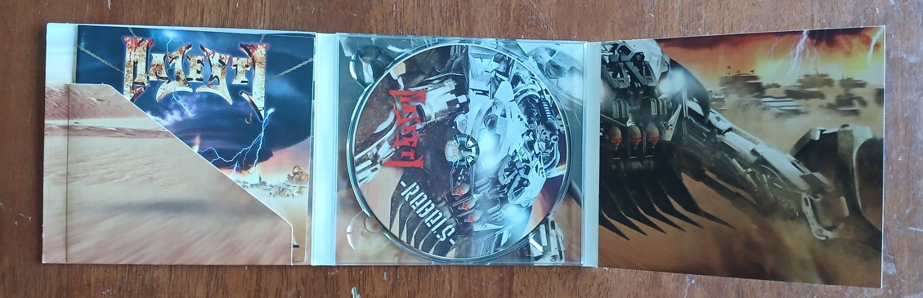 CDs: Majesty - Rebels (Digipack) – Gebraucht aus Bottens von Davvil 2