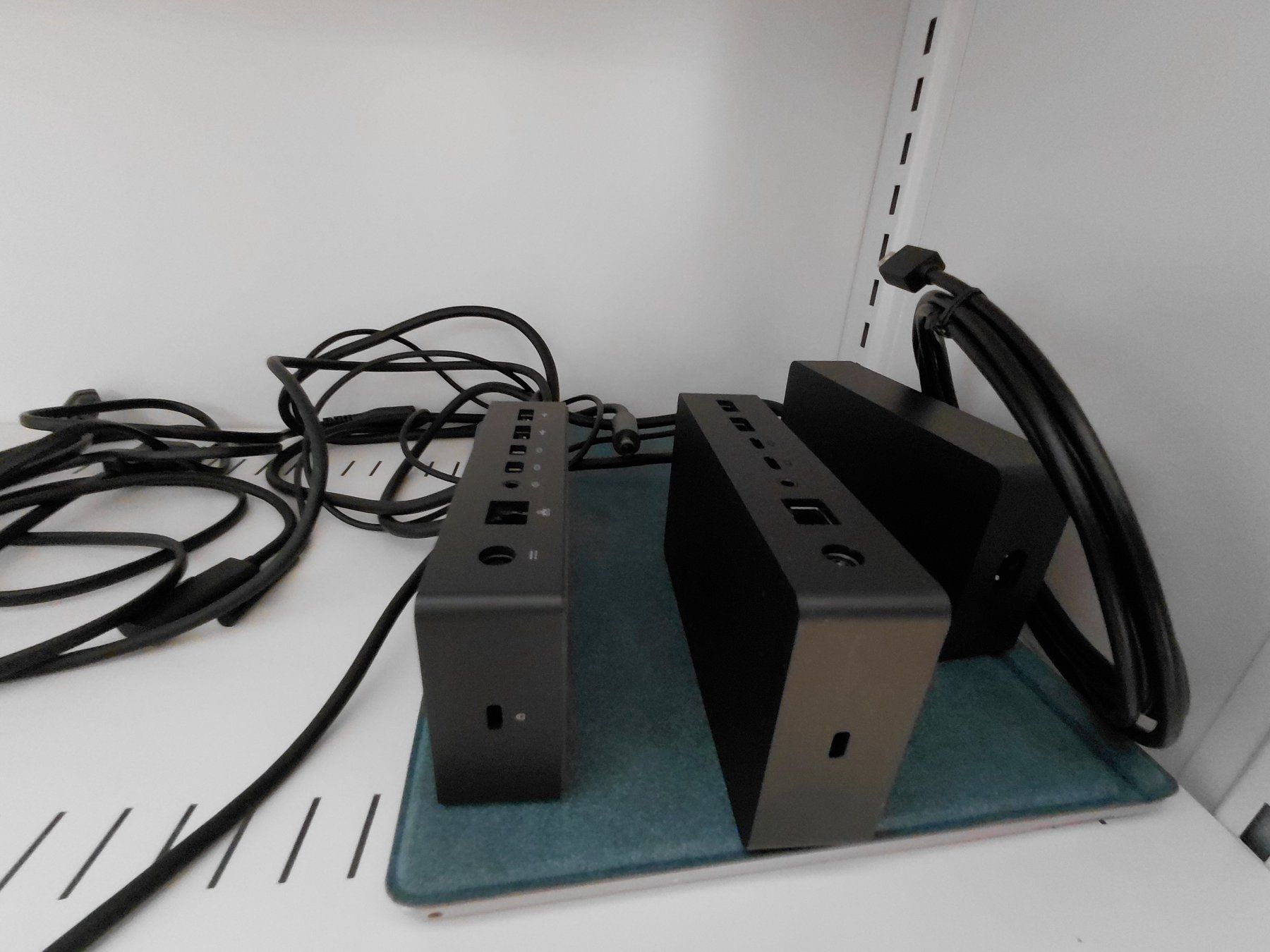 Microsoft Dockingstation: 2 x Docking Stations MS Surface – Gebraucht aus Aarau von ljordan 1