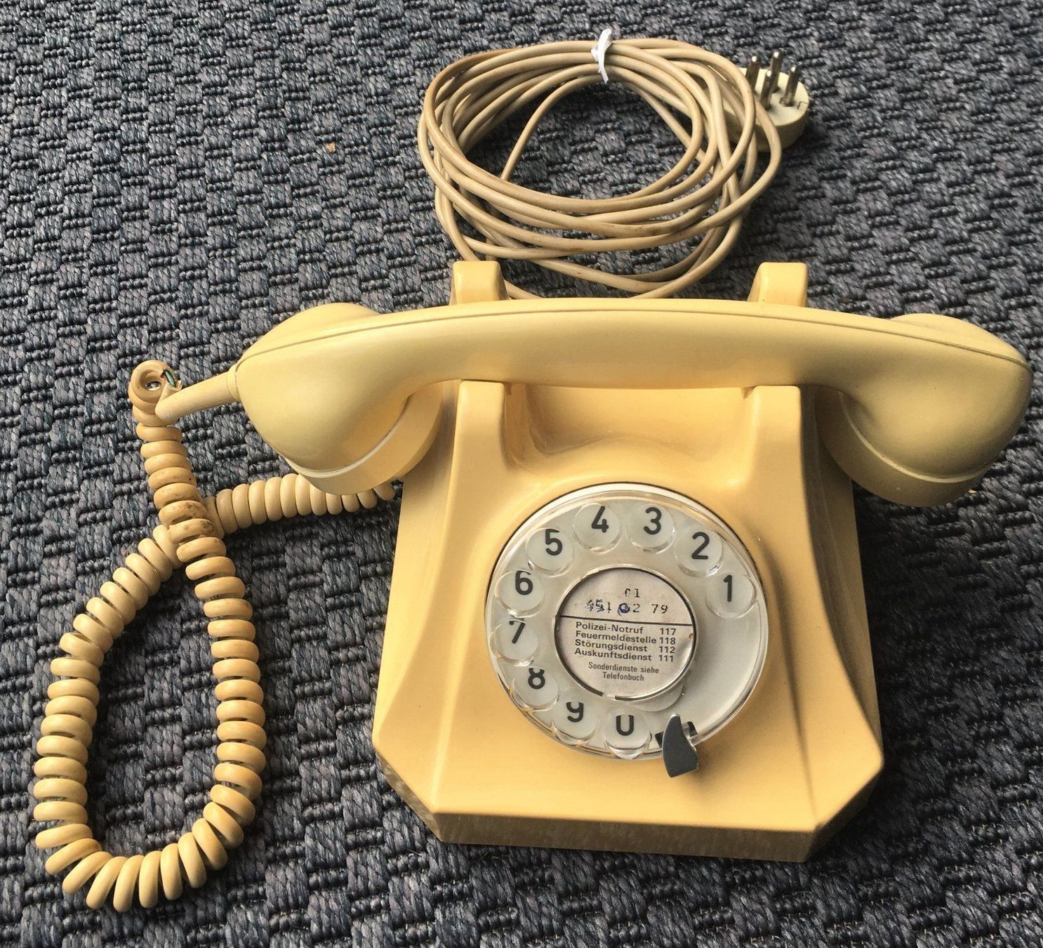Swisscom Telefoni: Altes Tischtelefon Model 50 Cremefarbig – Usato da Zürich venduto da baracuda8048 1