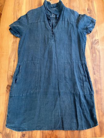 schönes, blaues Leinenkleid von Terre + Mer