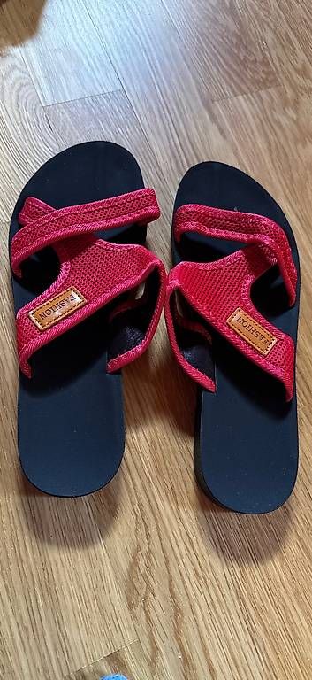 Chaussures femmes: Damensandalen rot Gr, 39.40 – D'occasion à Grindelwald par hintkar