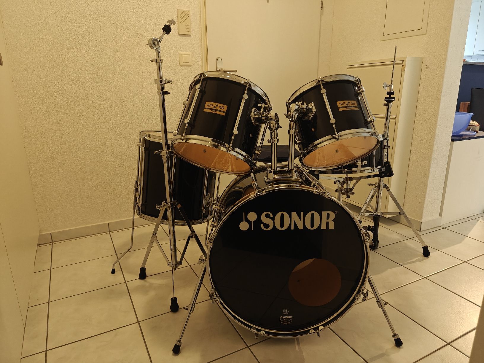 Sonor Strumenti musicali: Sonor Force 1000 black Schlagzeug Drumset – Usato da Sempach venduto da sam_z6d2
