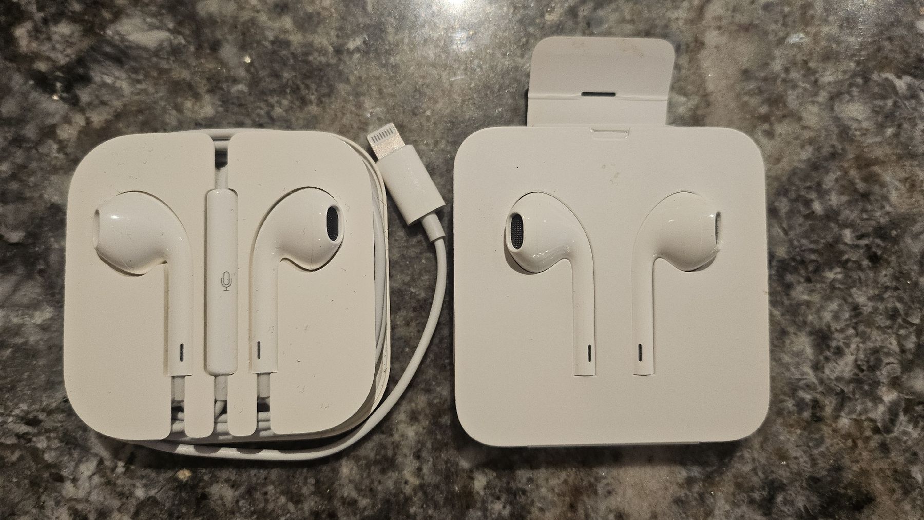 Apple Casques audio: 2 Paar iPhone Buds – Neuf (Voir description) à Goldiwil (Thun) par rkweiss