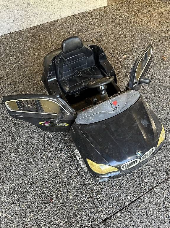 Fahrzeuge für Kinder: BMW X6 Kinder Elektro Auto – Gebraucht aus Kloten von BojanRajkovic 3
