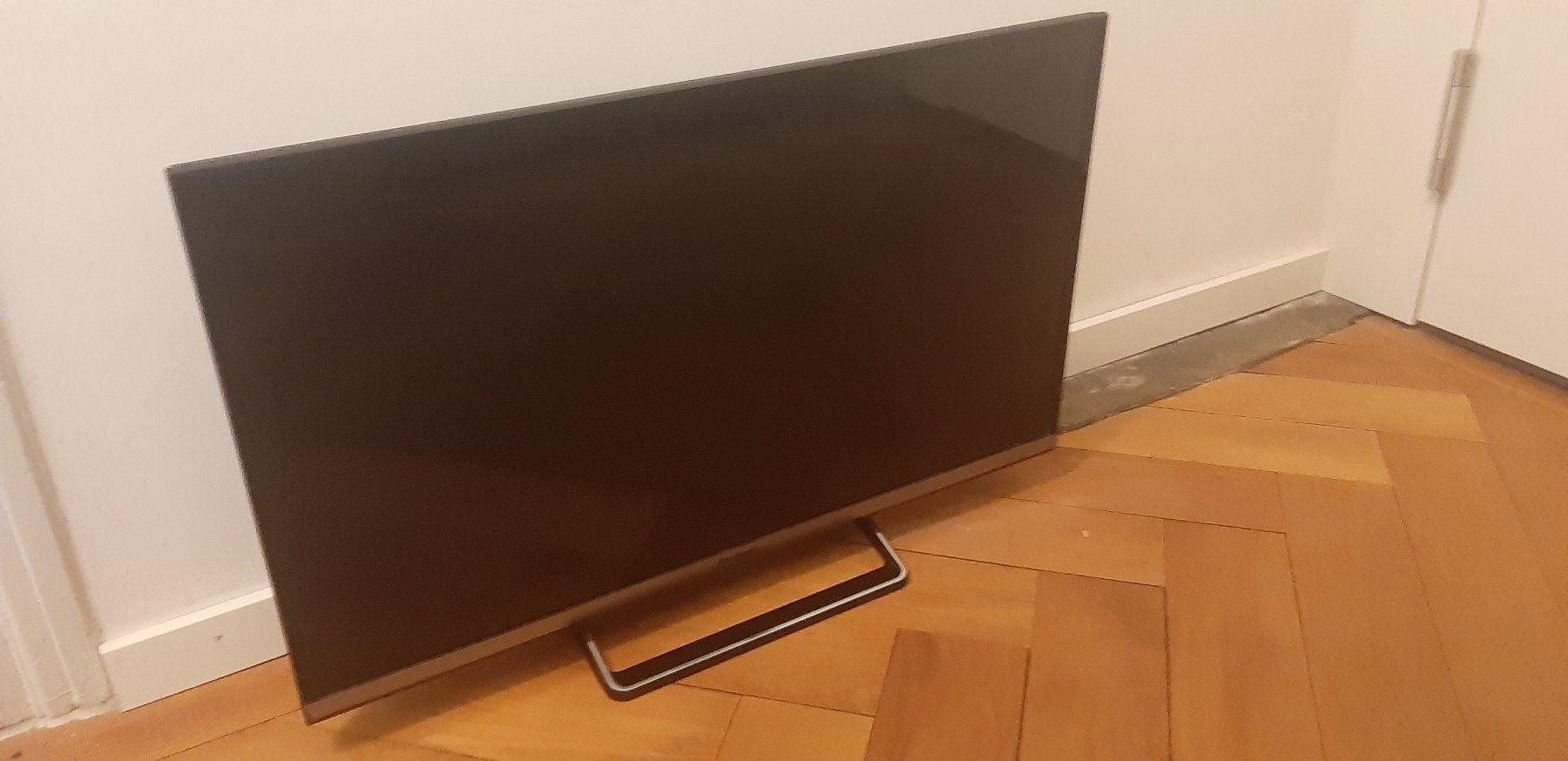Panasonic Fernseher: Panasonic TX-32CST606 LCD TV – Neu (gemäss Beschreibung) aus Zürich von Venecia25 8