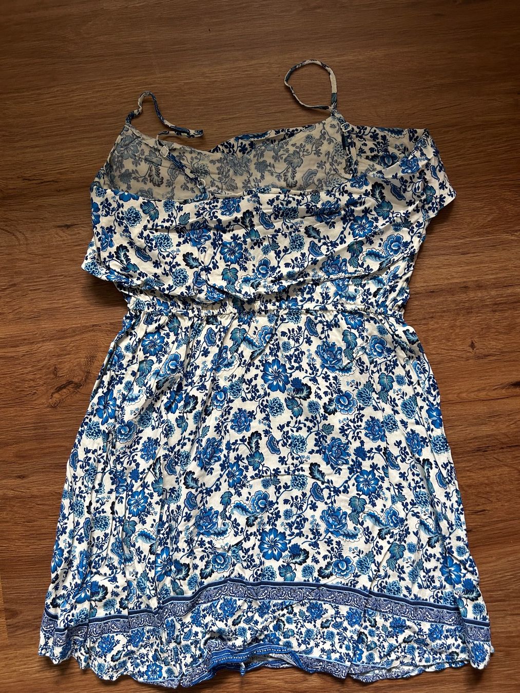 H&M Vestiti & Gonne: Kleid mit Volants H&M Divided – Usato da Hergiswil NW venduto da lar_zkp7 1