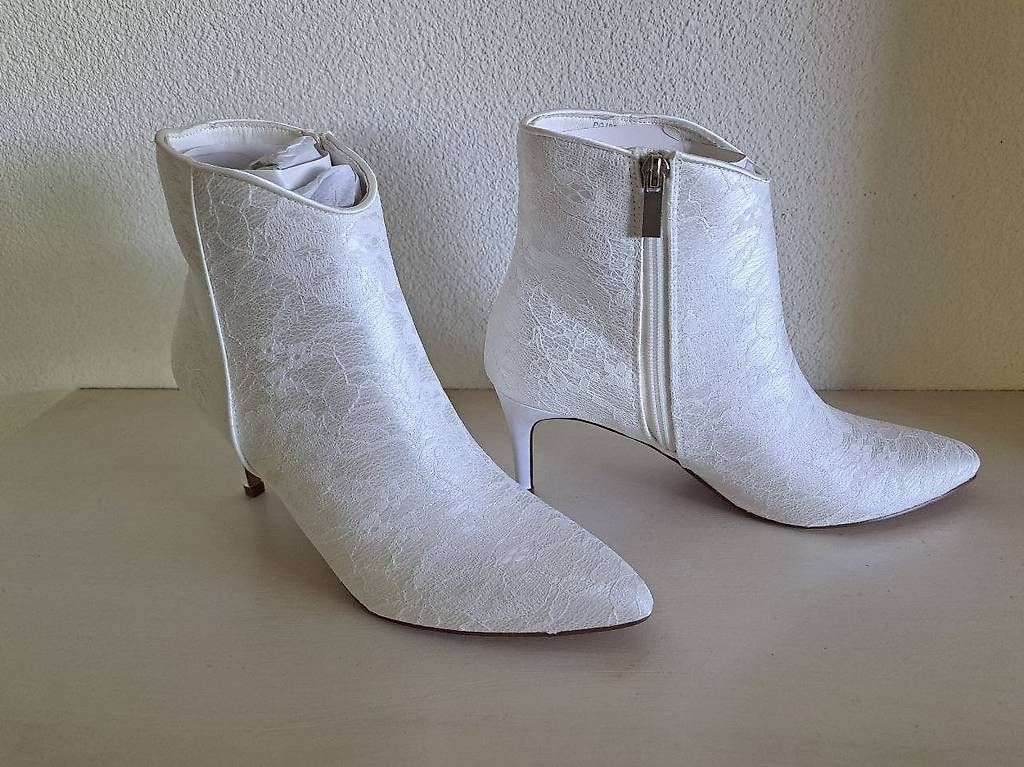 Scarpe da donna: Hochzeitsschuhe 39 Stiefeletten Stilettos weiss  – Usato da Rupperswil venduto da White-Dove 1