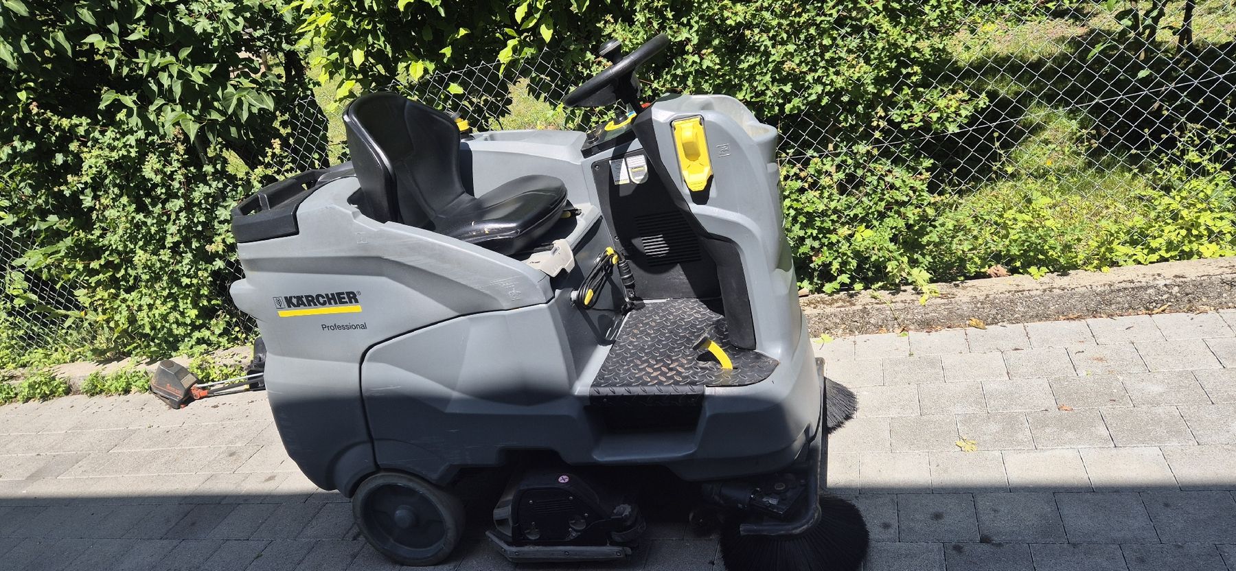 Kärcher Alle Maschinen: Kärcher Professional B150R – Gebraucht aus Grenchen von HzGr 2