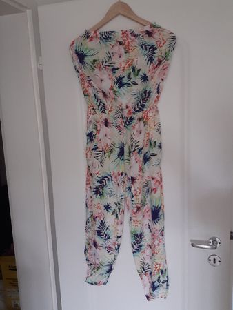Summer jumpsuit in floral pattern
