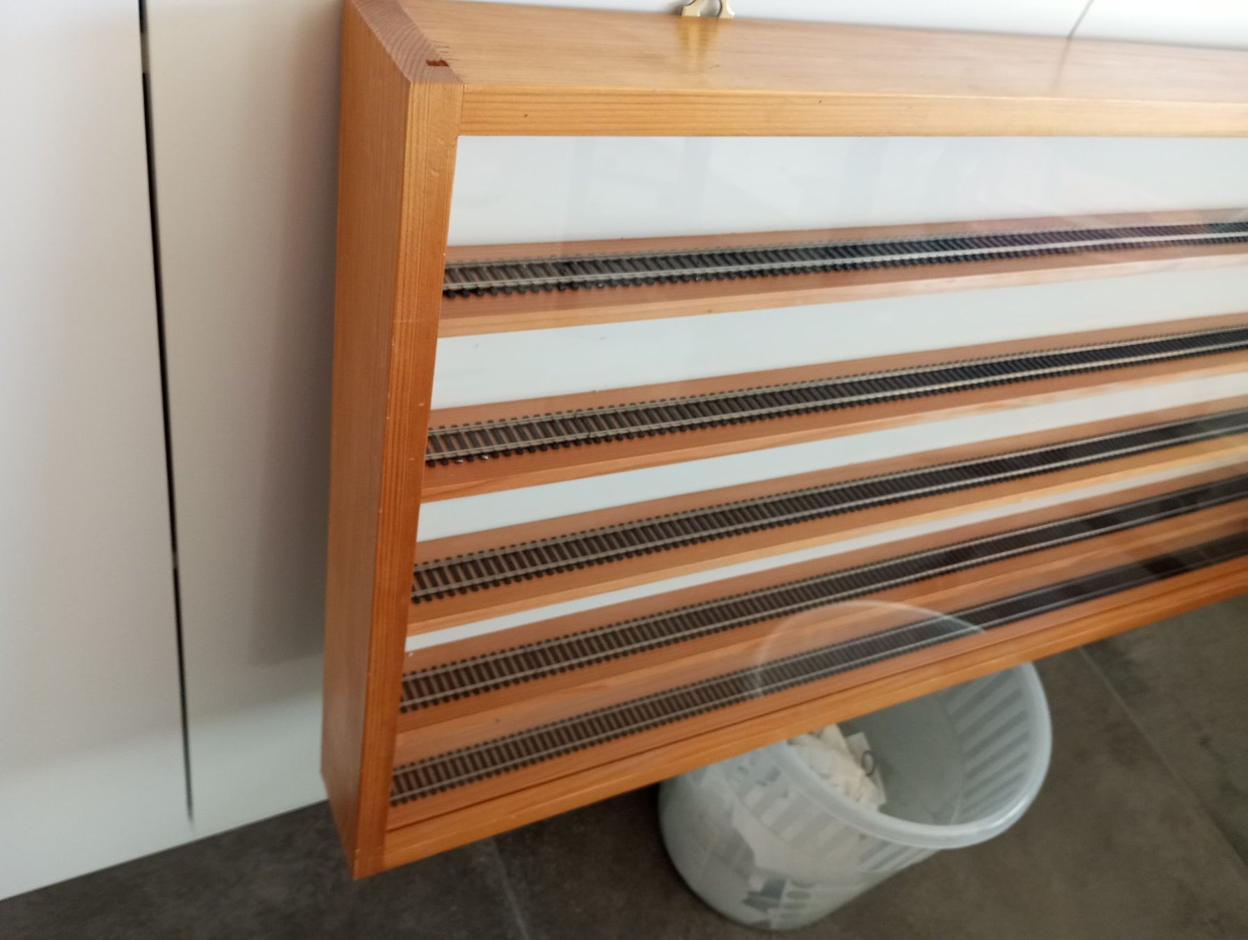 Modellini di ferrovie: Vitrine H0 104,5 x 52,5 – Usato da Fontaines NE venduto da waterfoot 2